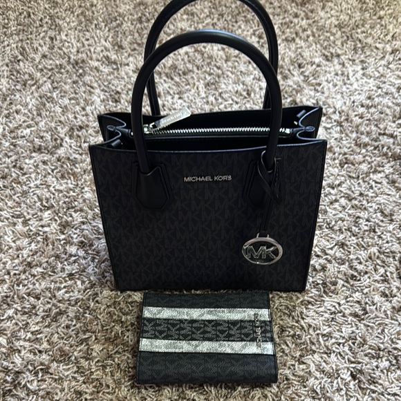 Michael Kors Black Saffiano Leather Satchel w/Wallet - Picture 1 of 5